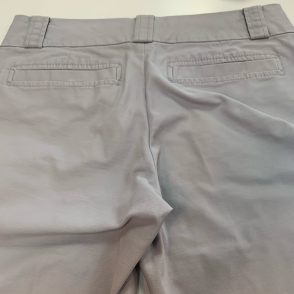 Old Navy Pants - 🎉3/$20 Old Navy Light Grey Capri Pants